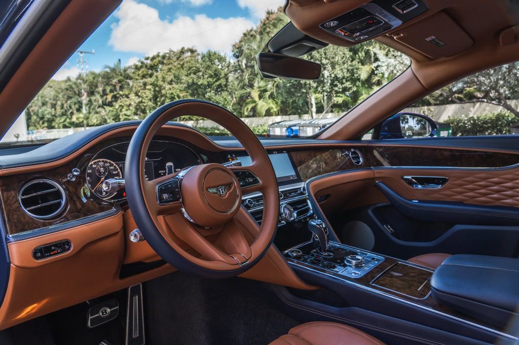 Used 2022 Bentley Flying Spur V8 image 15