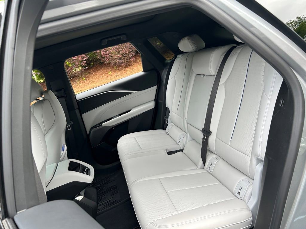 Used 2025 Cadillac Lyriq Sport AWD/4WD image 43