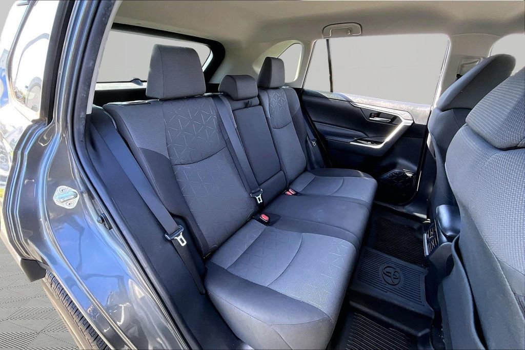 Used 2020 Toyota RAV4 XLE image 19