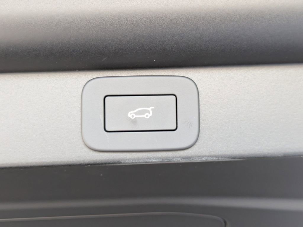 New 2026 Land Rover Range Rover Long Wheelbase SE image 14