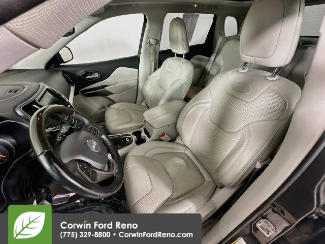 Used 2019 Jeep Cherokee Overland w/ Technology Group AWD/4WD image 24
