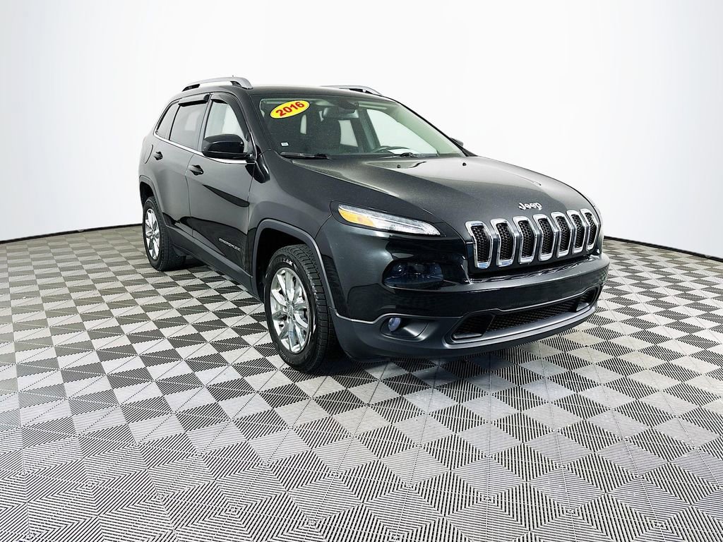 Used 2016 Jeep Cherokee Latitude w/ Cold Weather Group image 2