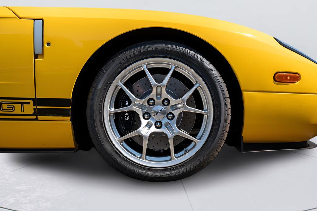 Used 2006 Ford GT RWD image 11