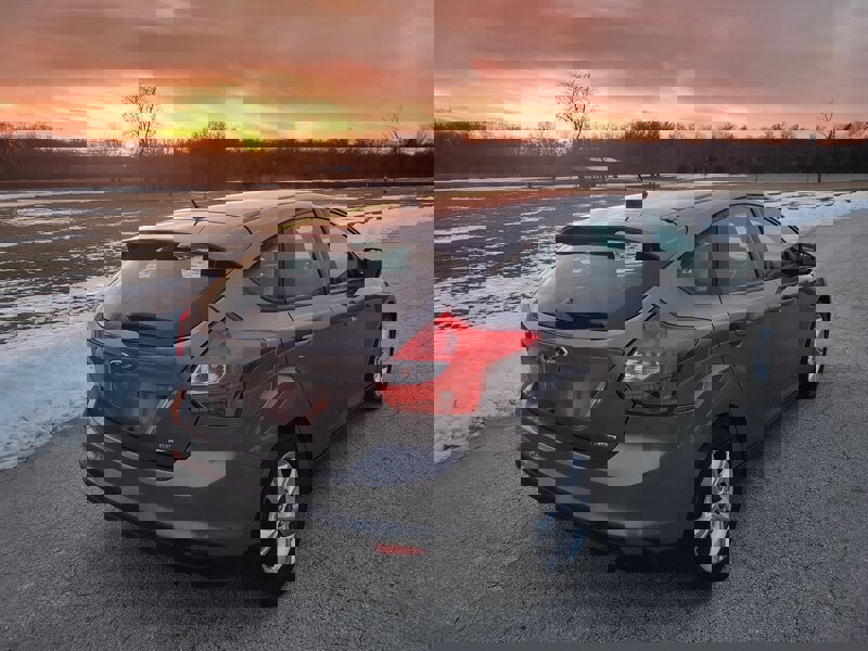 Used 2013 Ford Focus SE w/ SE Winter Pkg image 7