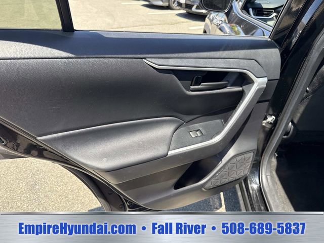 Used 2020 Toyota RAV4 LE AWD/4WD image 17