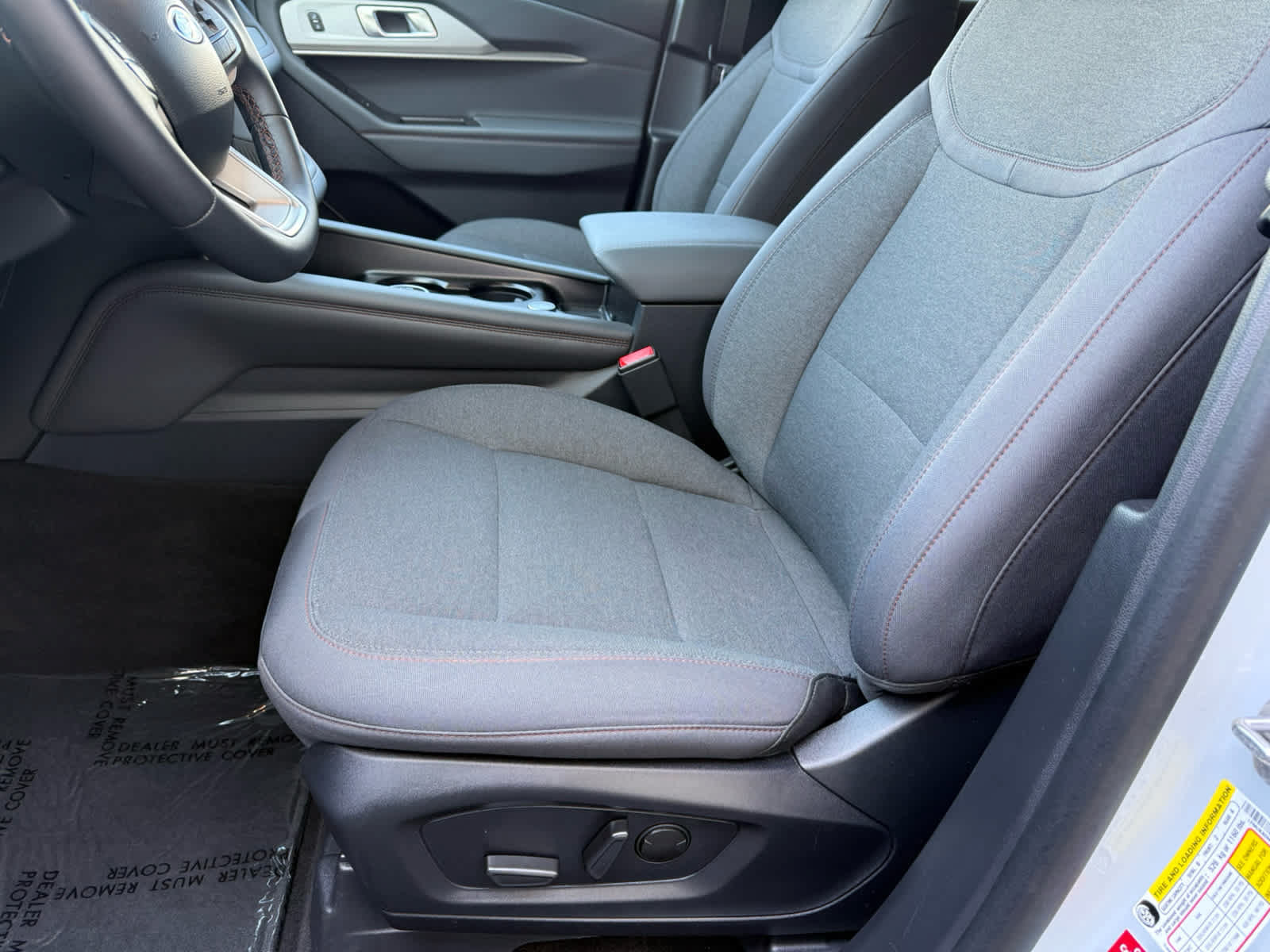 Used 2026 Ford Explorer Active AWD/4WD image 4