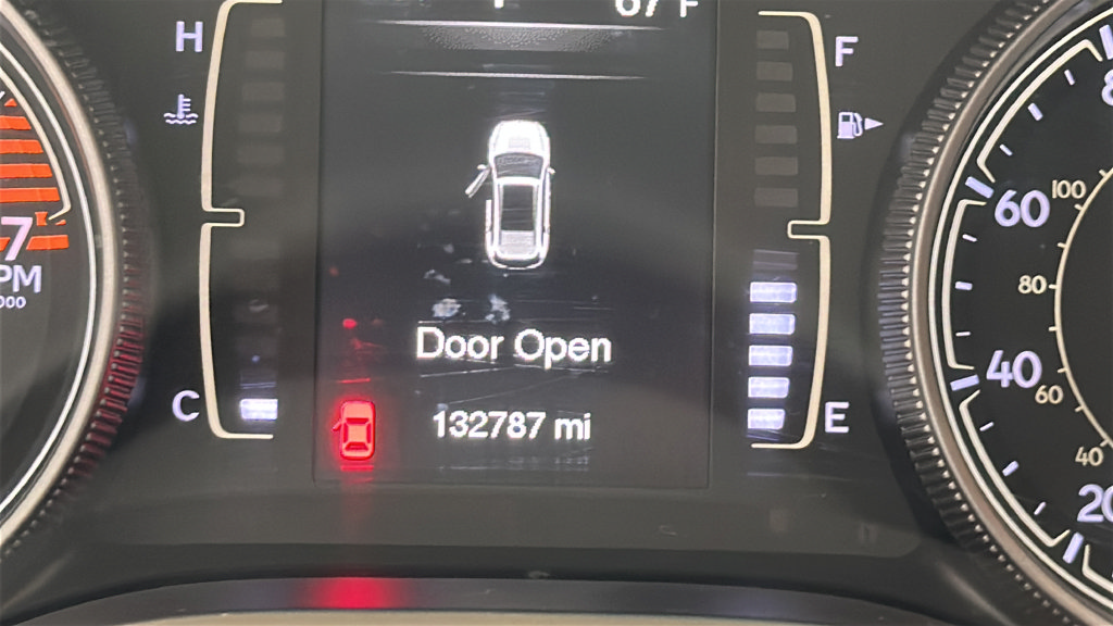 Used 2017 Jeep Cherokee Sport FWD image 15