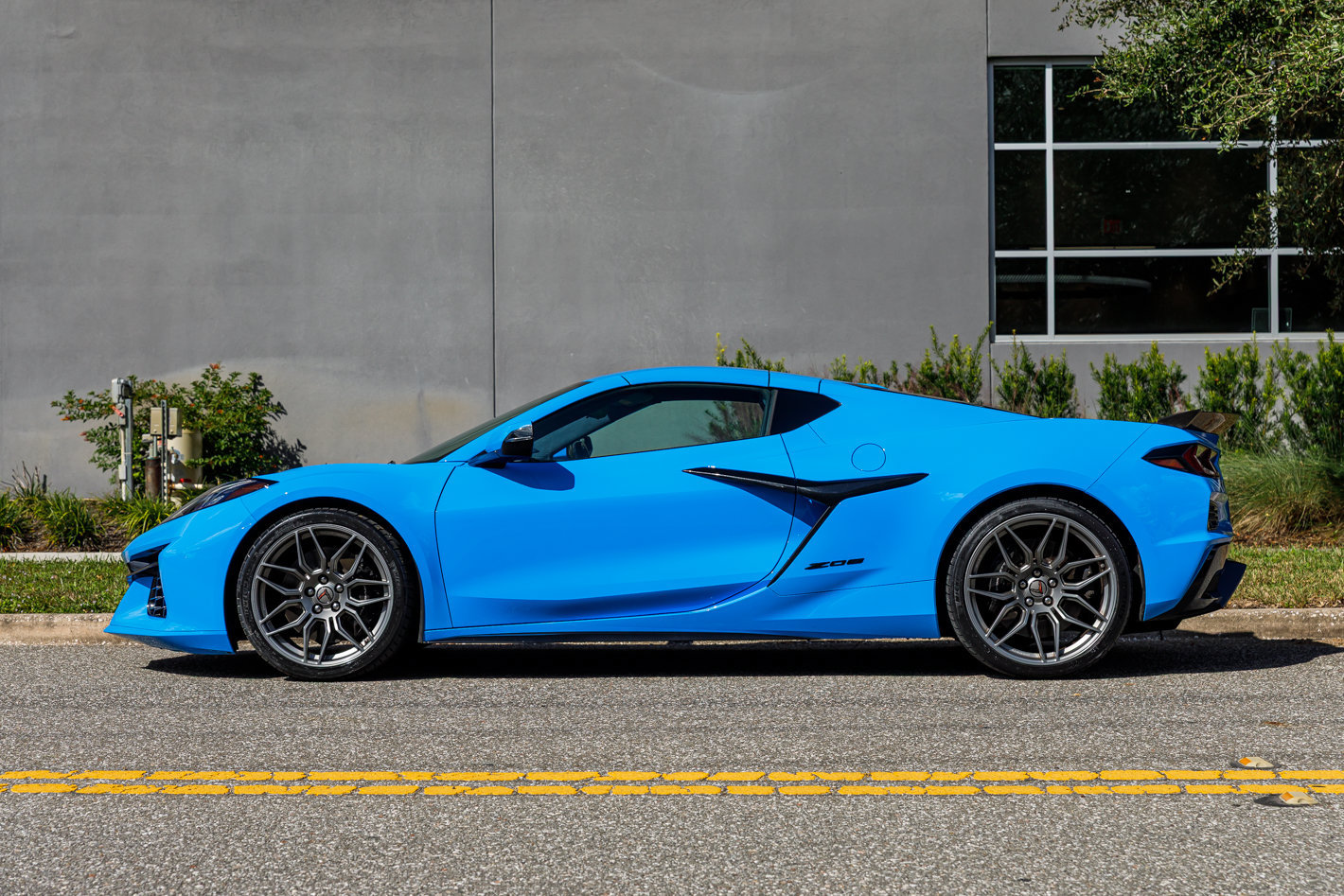 Used 2025 Chevrolet Corvette Z06 RWD image 31
