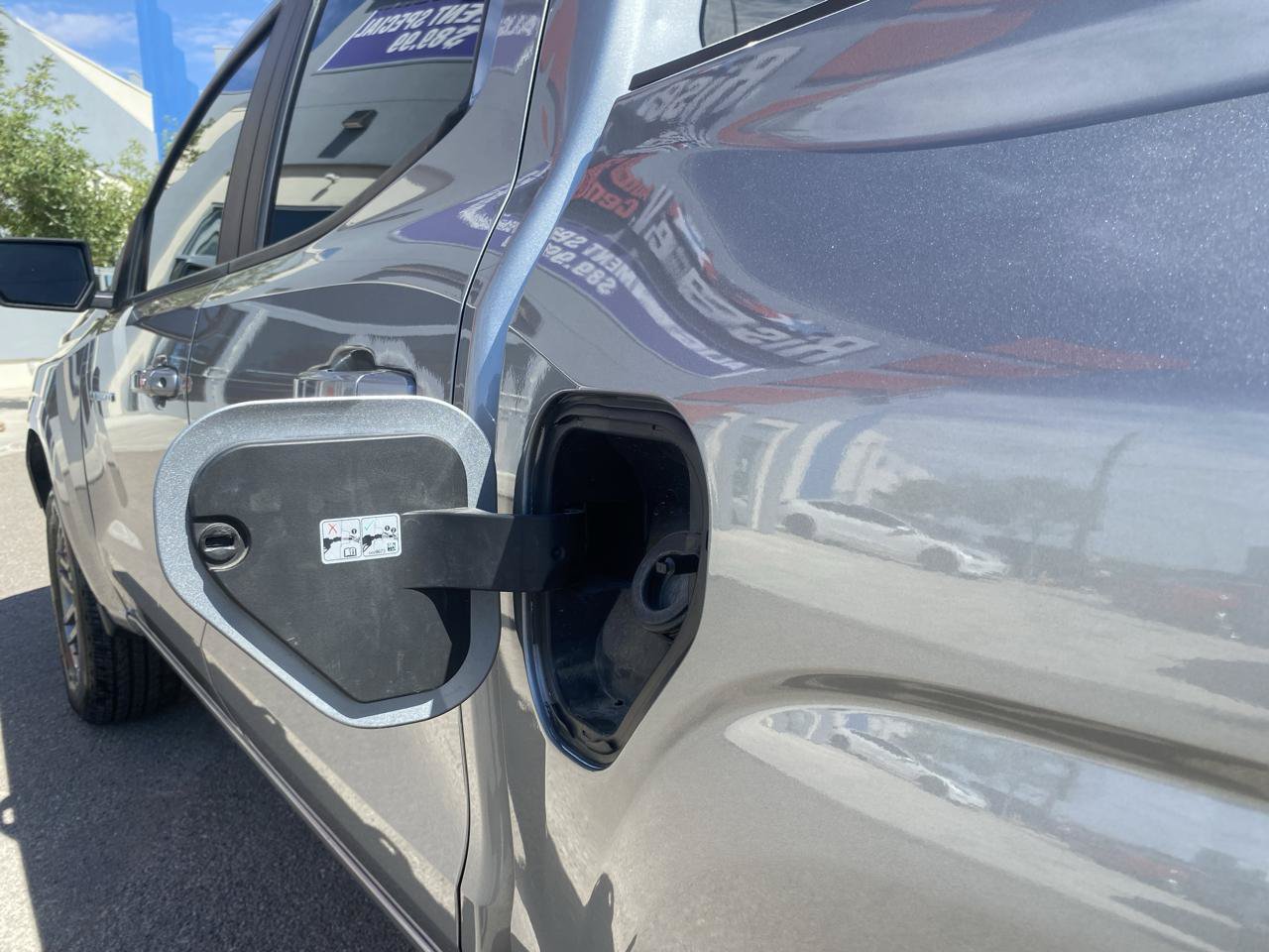 Used 2024 Chevrolet Colorado LT RWD image 11