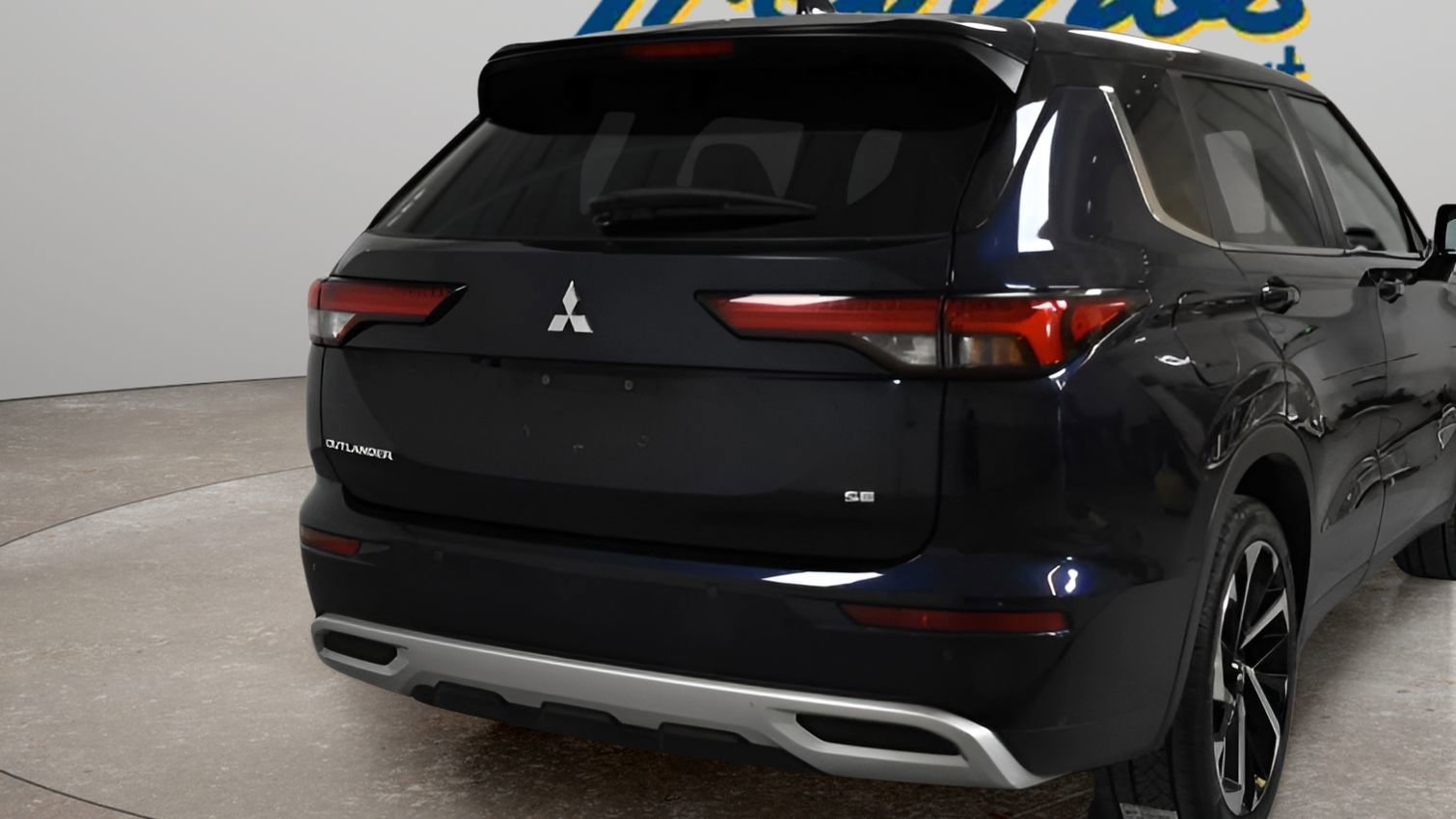 Used 2024 Mitsubishi Outlander SE FWD image 3