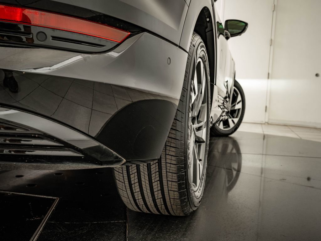 Used 2021 Audi e-tron Premium w/ Convenience Plus Package AWD/4WD image 52