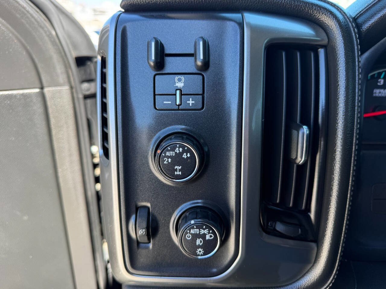 Used 2016 Chevrolet Silverado 1500 LTZ w/ LTZ Plus Package image 32