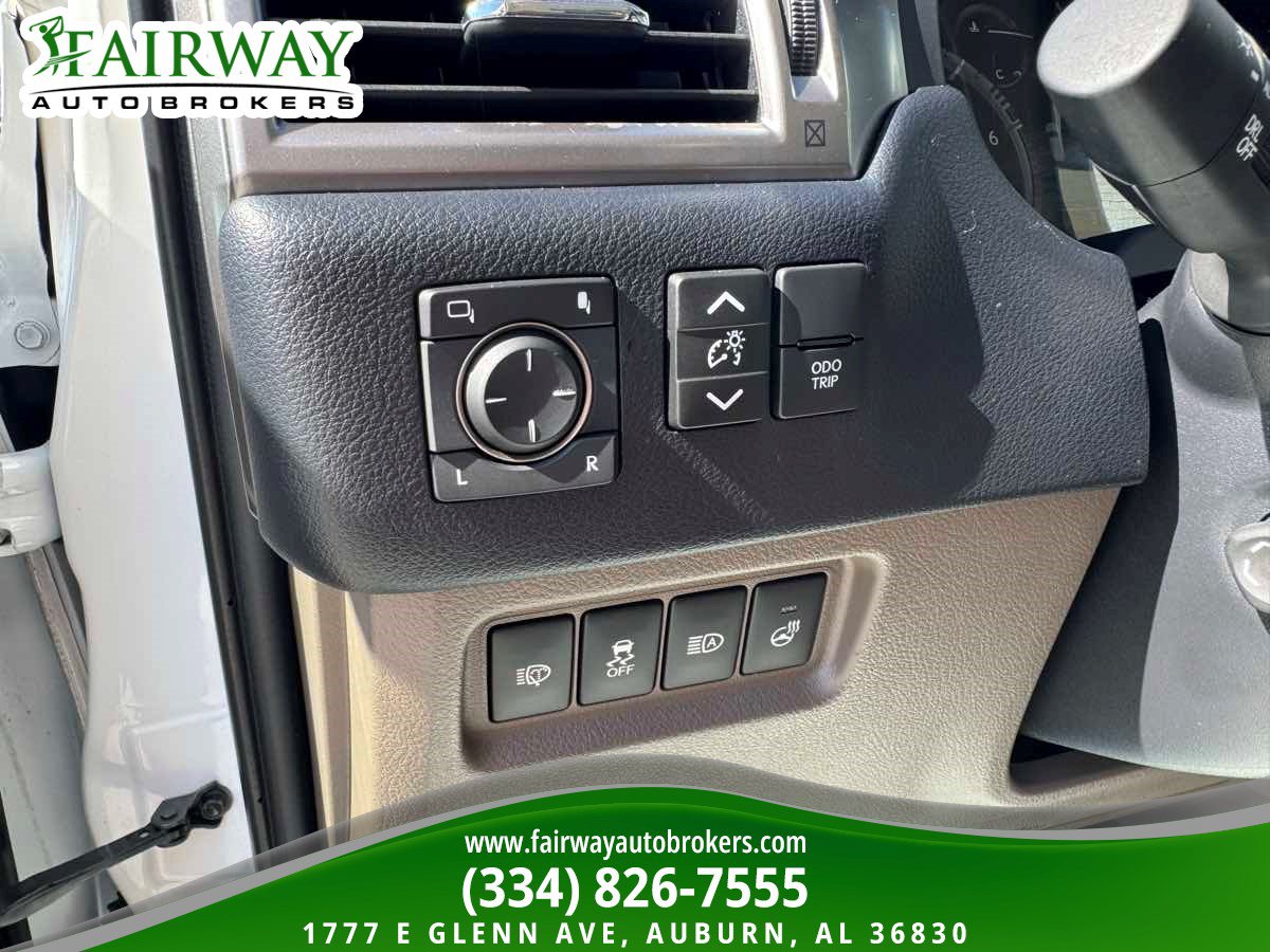 Used 2023 Lexus GX 460 Premium w/ Accessory Package AWD/4WD image 17
