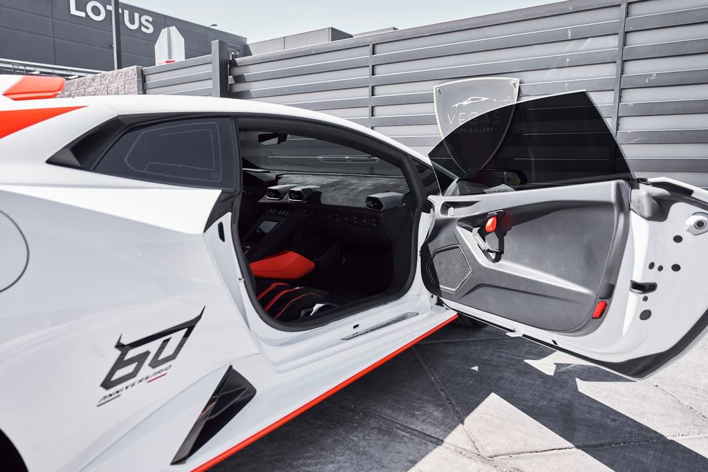 Used 2024 Lamborghini Huracan STO RWD image 35