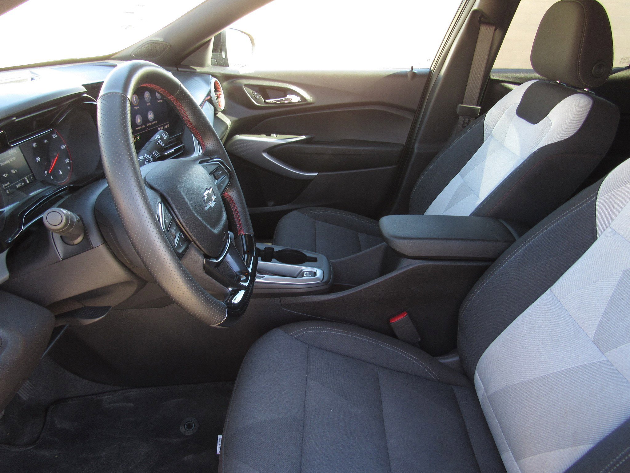 Used 2025 Chevrolet Trax RS w/ Sunroof Package image 15