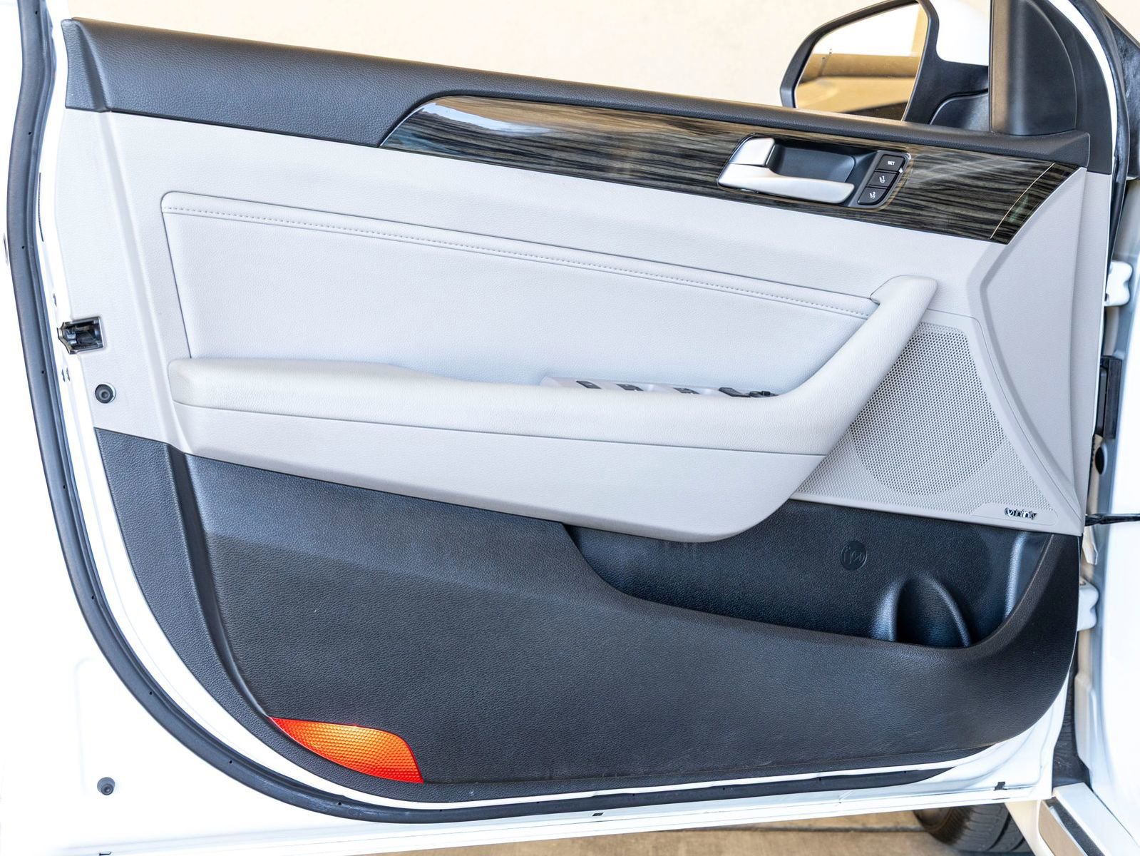 Used 2017 Hyundai Sonata Limited w/ Ultimate Package 04 image 14