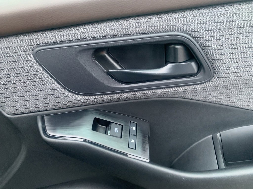 Used 2023 Nissan Rogue S image 26