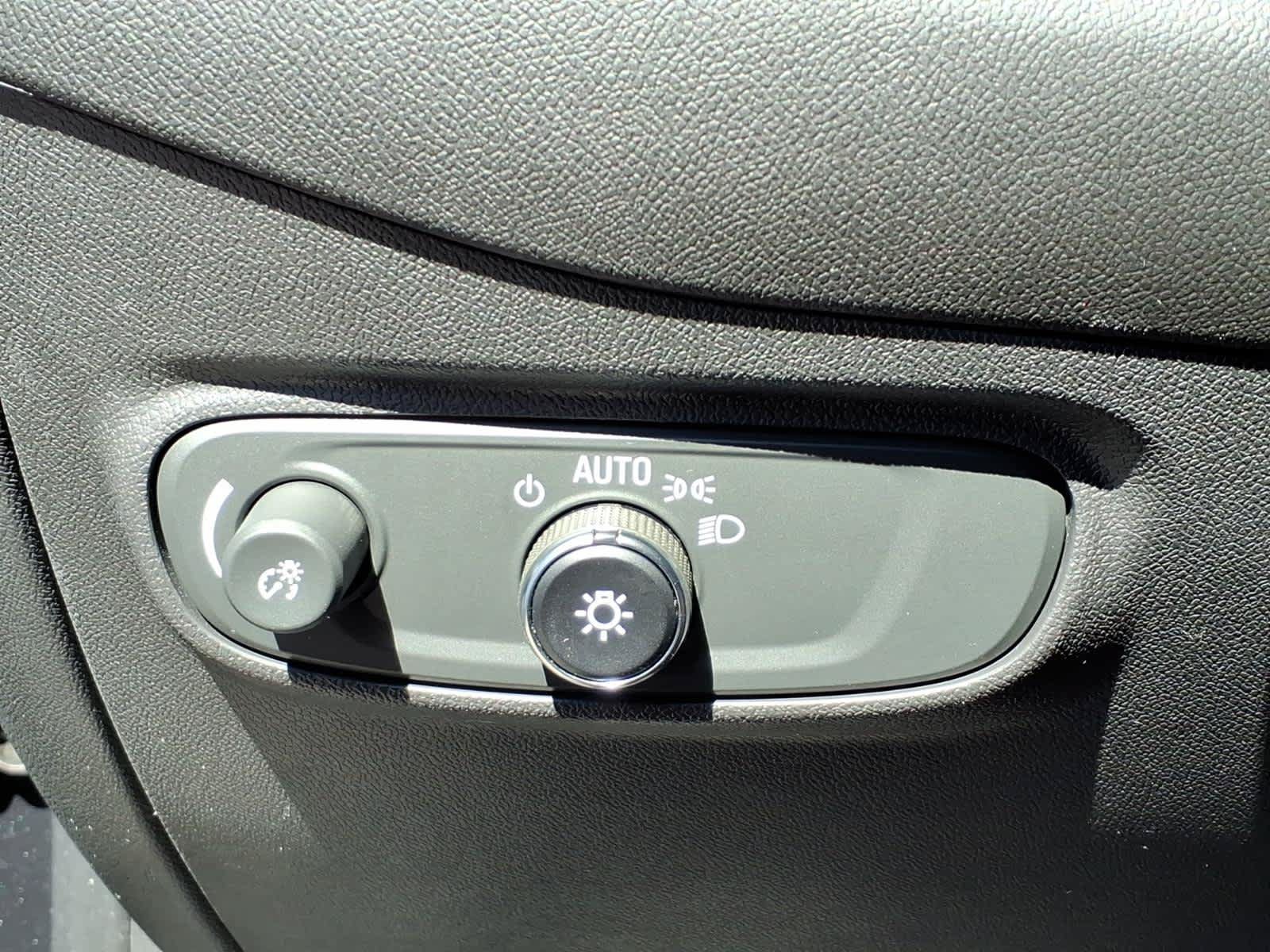 Used 2023 Chevrolet Equinox LT AWD/4WD image 11