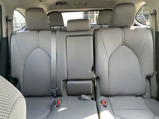 Used 2025 Toyota Highlander LE FWD image 30