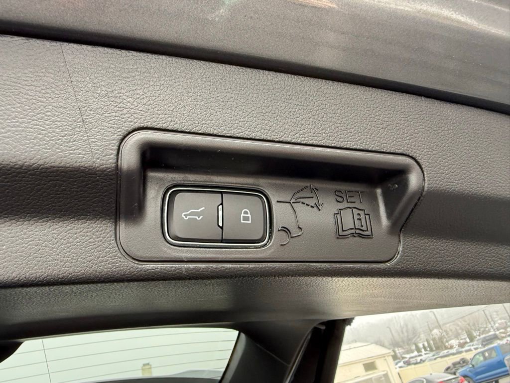 Used 2022 Ford Explorer XLT w/ Equipment Group 202A image 30