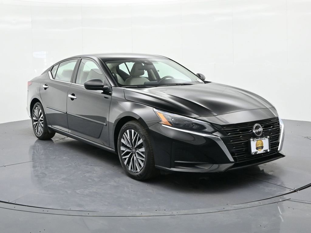 Used 2024 Nissan Altima 2.5 SV image 4