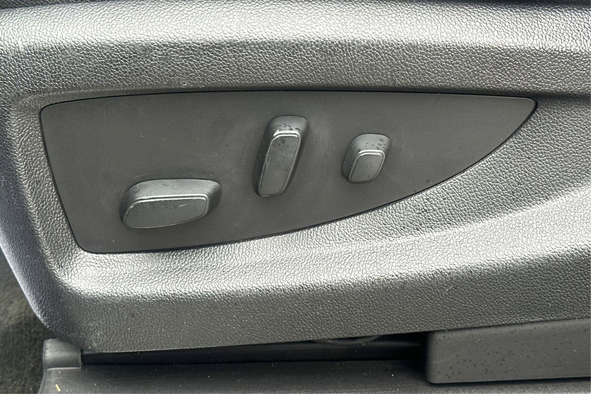 Used 2018 Chevrolet Suburban LT image 18