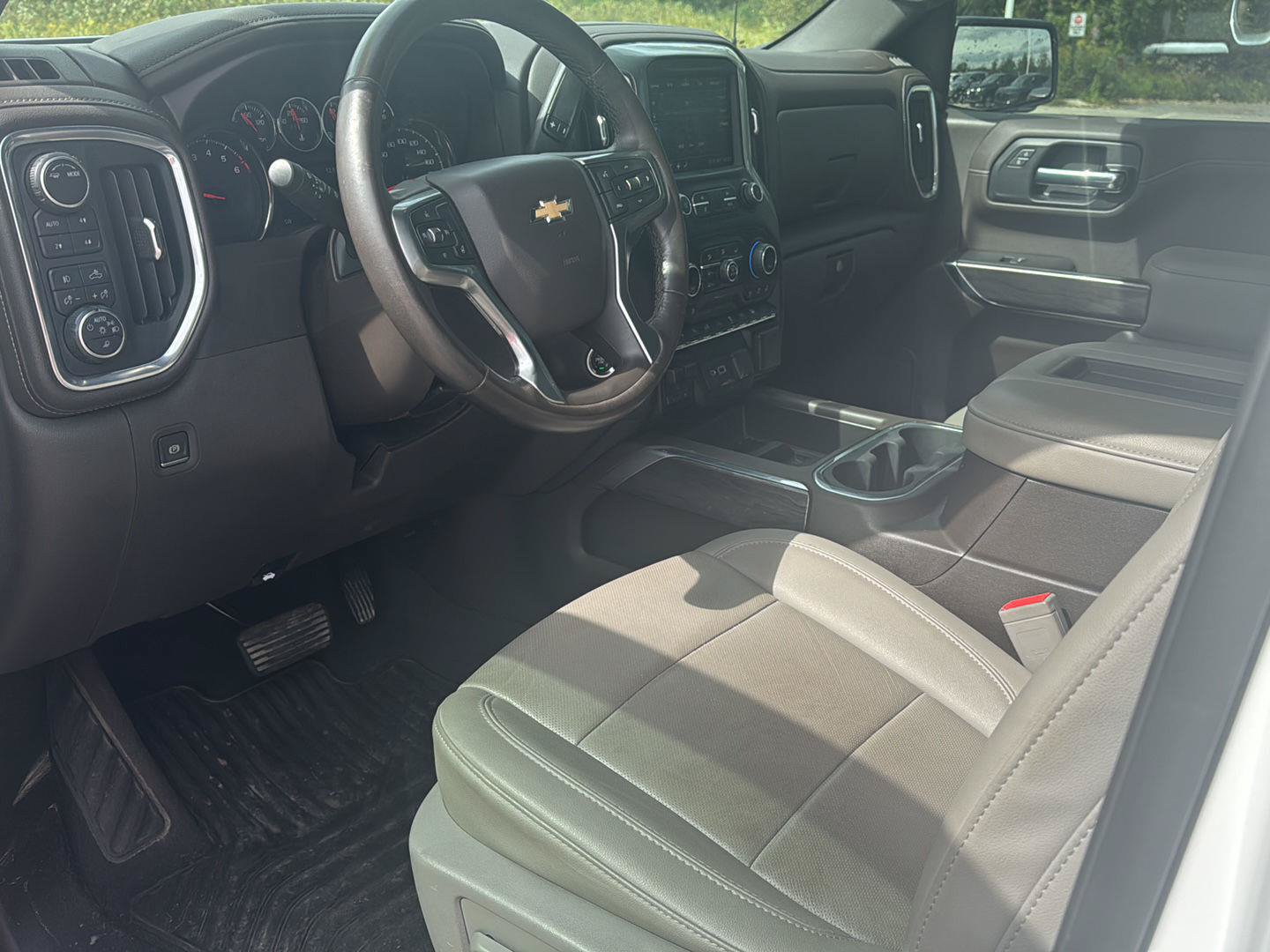 Used 2021 Chevrolet Silverado 1500 LTZ AWD/4WD image 11