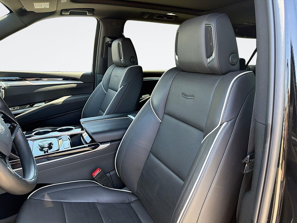 Used 2025 Cadillac Escalade ESV Sport AWD/4WD image 23