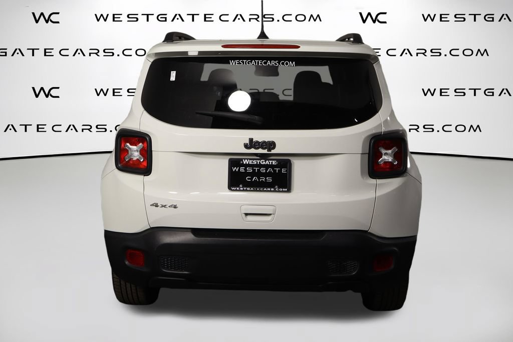 Used 2023 Jeep Renegade Latitude w/ Sun & Fun Group AWD/4WD image 4