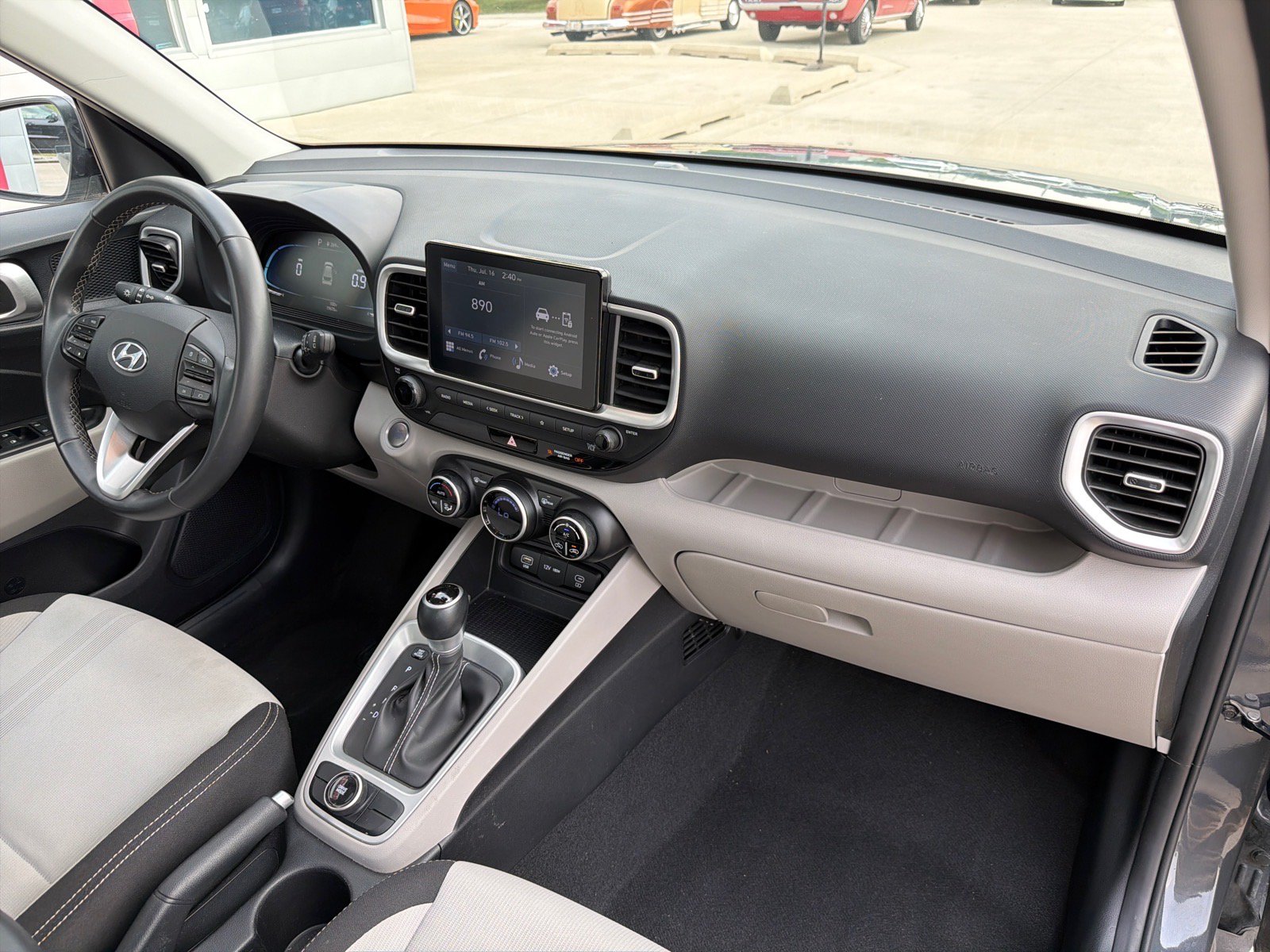 Used 2025 Hyundai Venue SEL FWD image 27