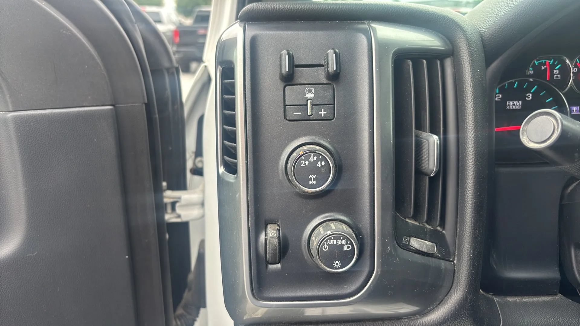 Used 2016 Chevrolet Silverado 2500 LT AWD/4WD image 23