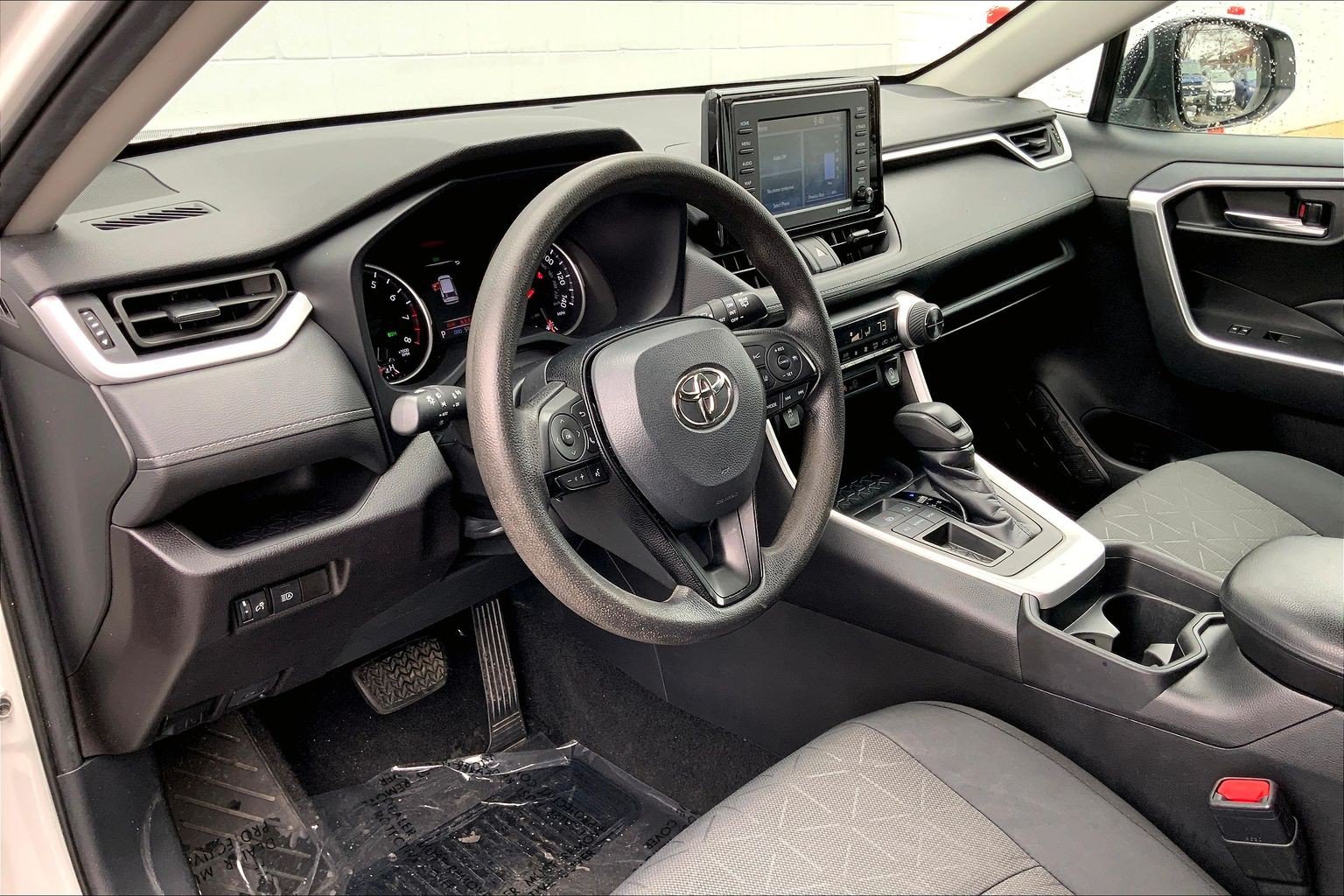 Used 2021 Toyota RAV4 XLE FWD image 18