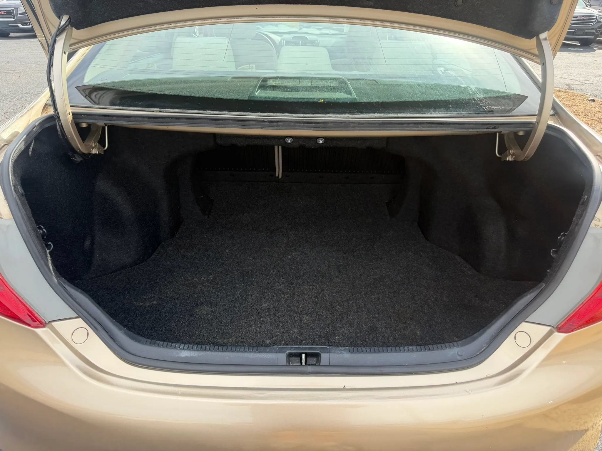 Used 2012 Toyota Camry LE FWD image 17