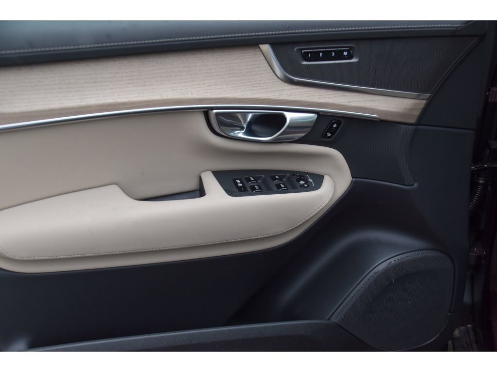 Certified 2026 Volvo XC90 B5 Core w/ Protection Package Premier image 28