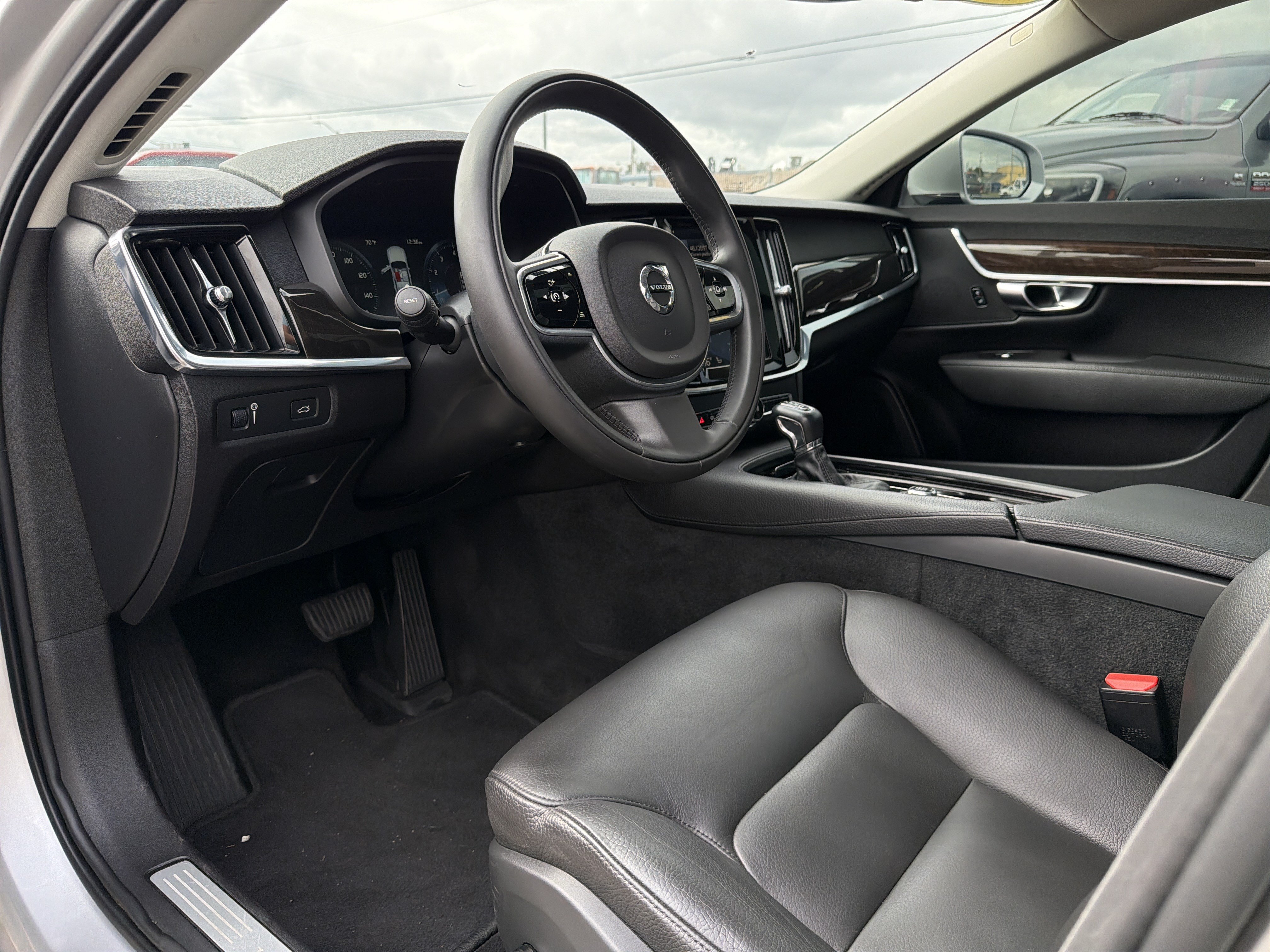 Used 2018 Volvo S90 T5 Momentum w/ Convenience Package AWD/4WD image 8