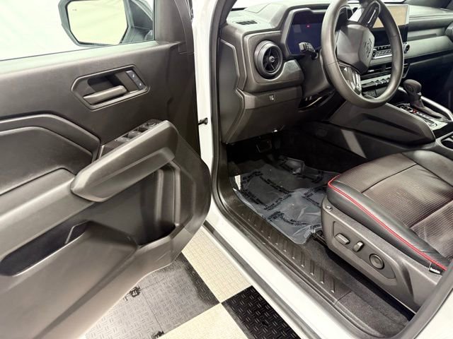 Used 2024 Chevrolet Colorado Trail Boss image 29
