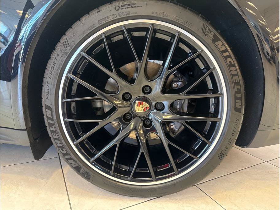 Used 2021 Porsche Panamera image 39