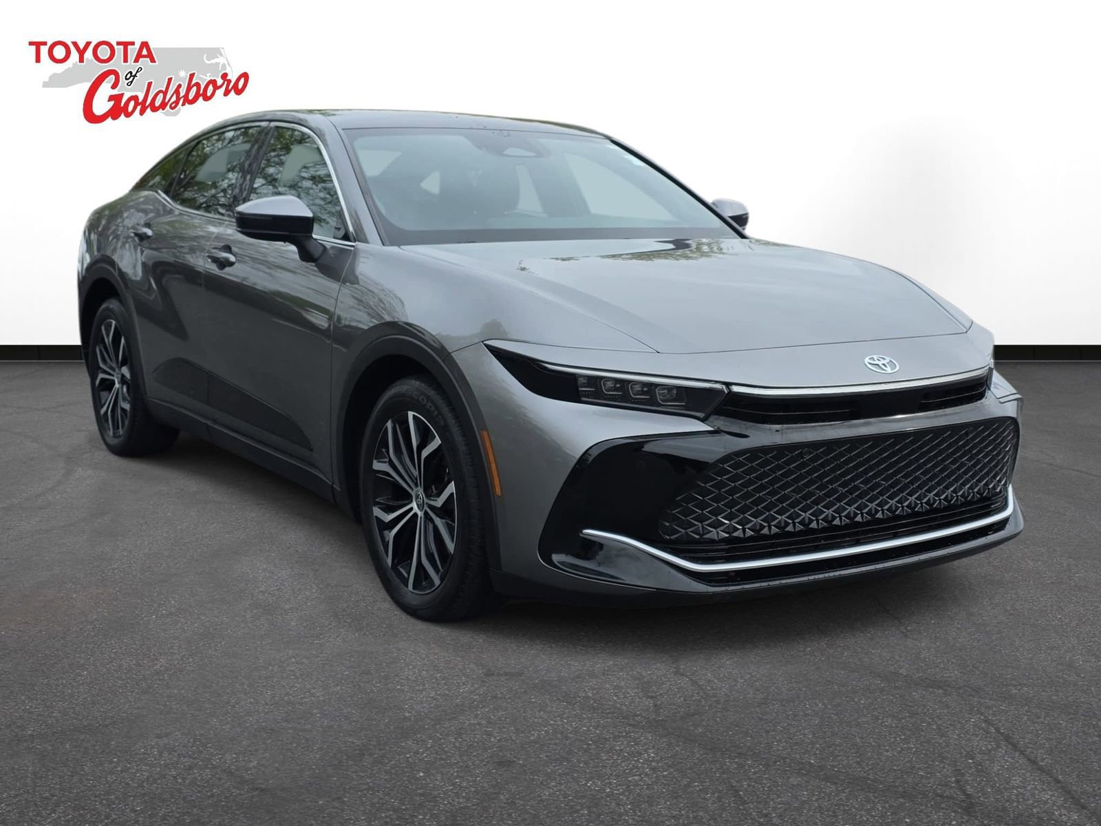 Used 2023 Toyota Crown XLE image 3