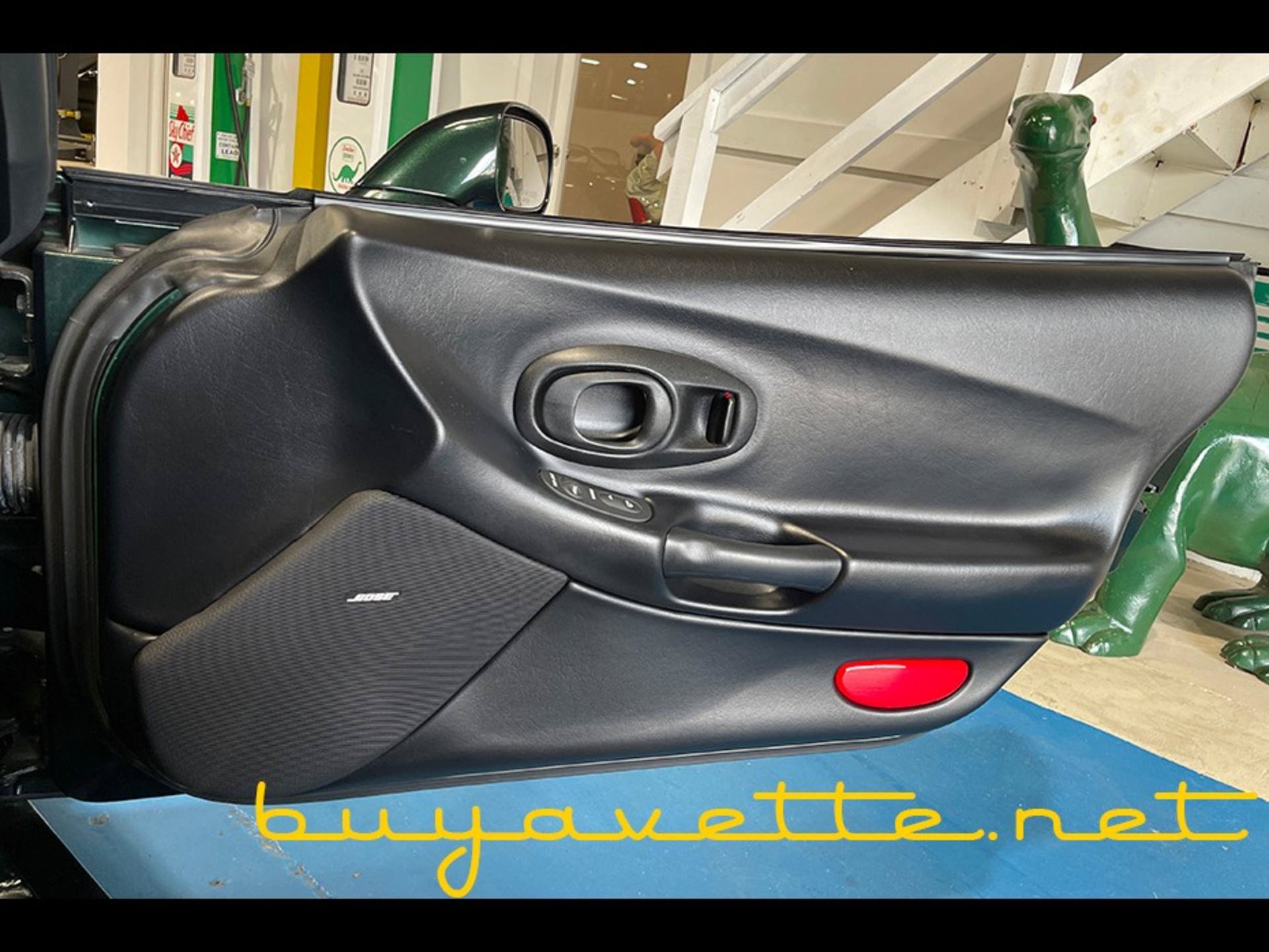 Used 2001 Chevrolet Corvette Convertible w/ Preferred Equipment Group2 RWD image 24