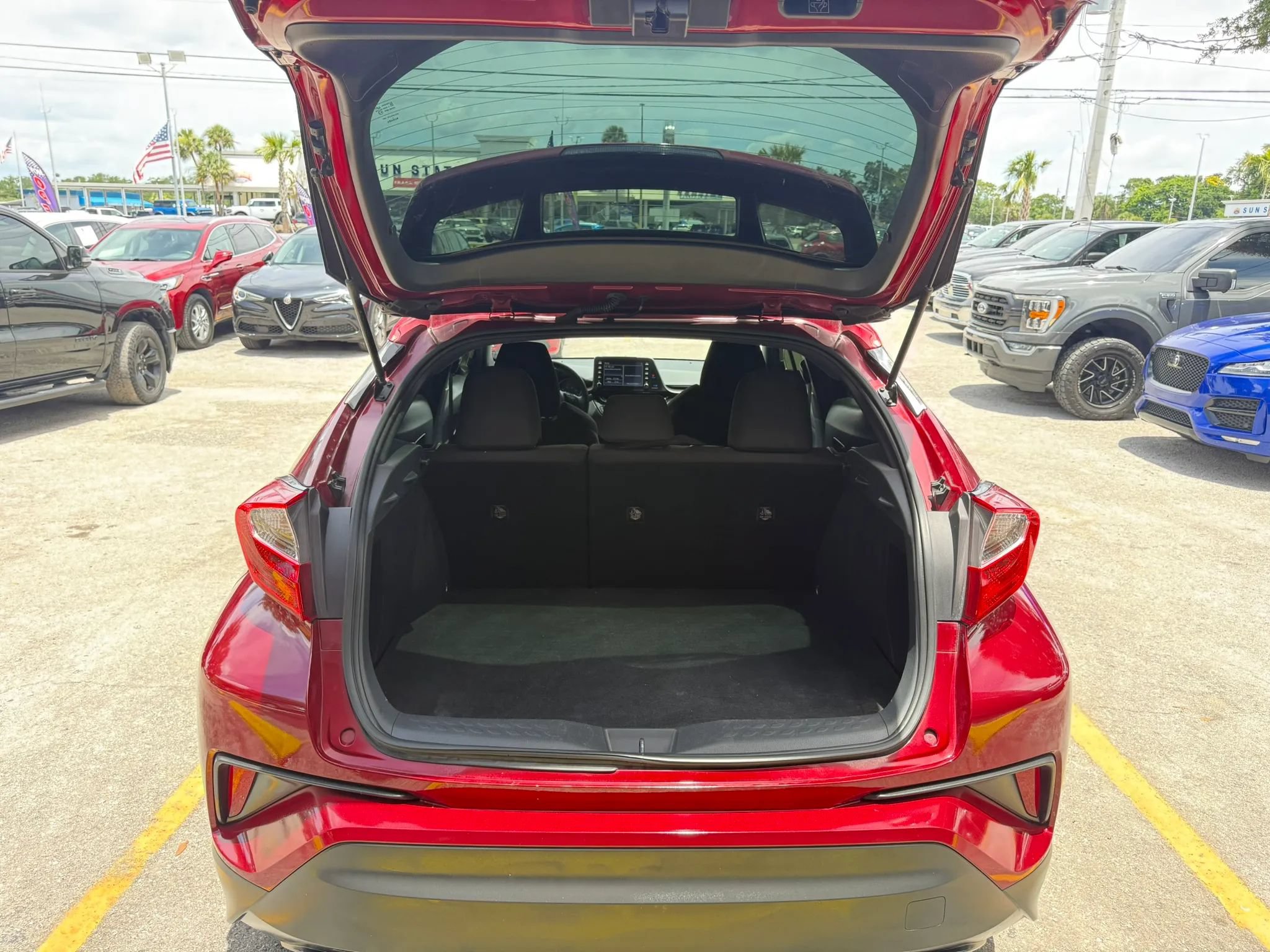 Used 2019 Toyota C-HR LE FWD image 17