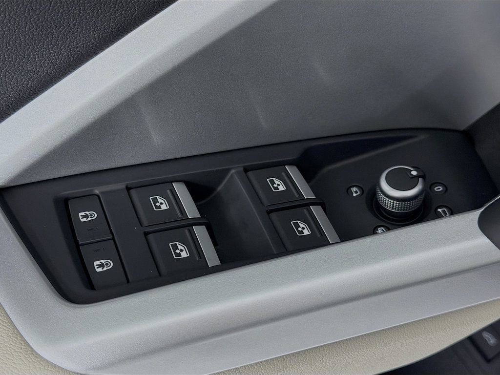 Certified 2025 Audi Q3 2.0T Premium Plus w/ Premium Plus Package image 17