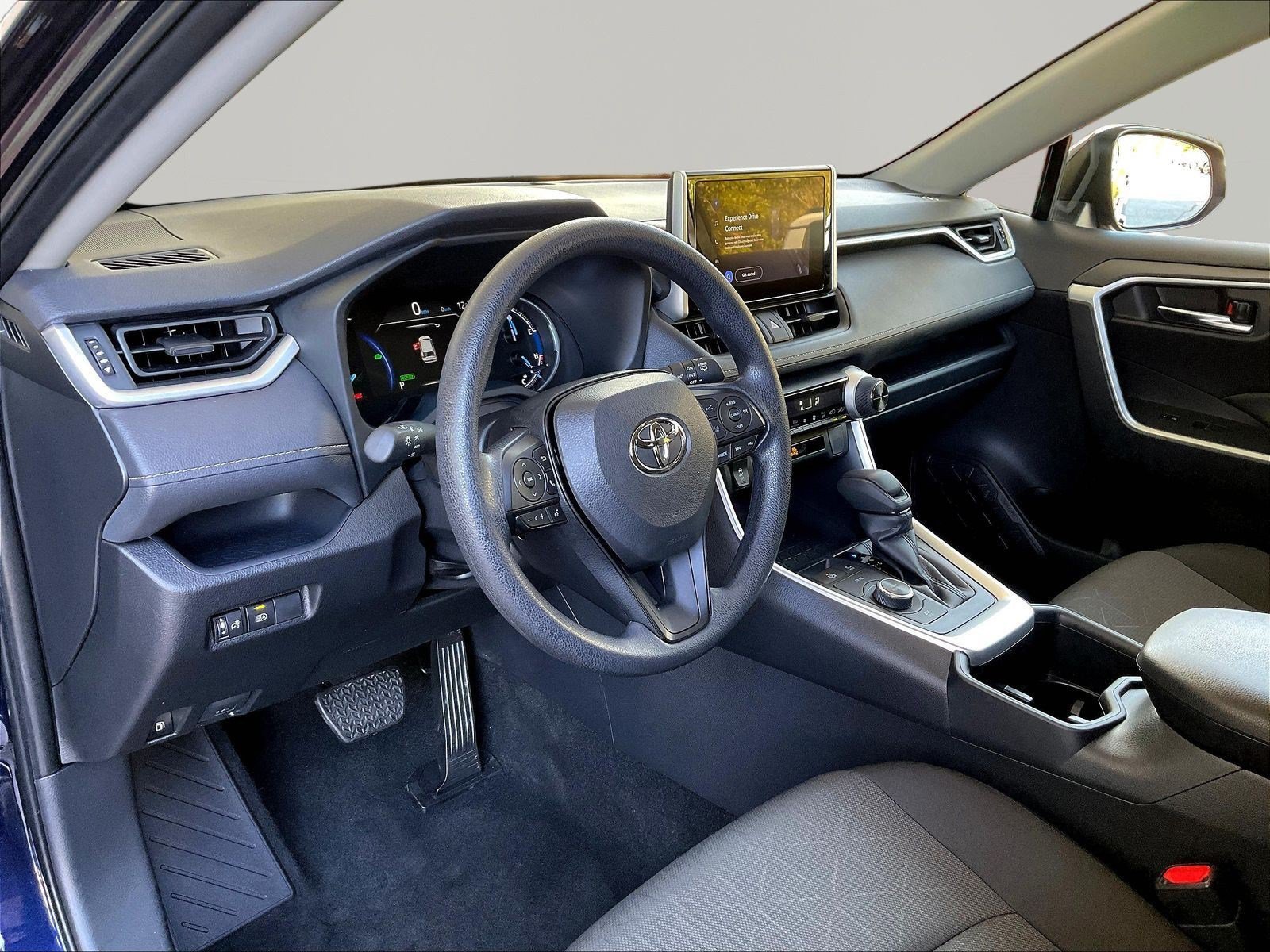 Used 2025 Toyota RAV4 XLE AWD/4WD image 17