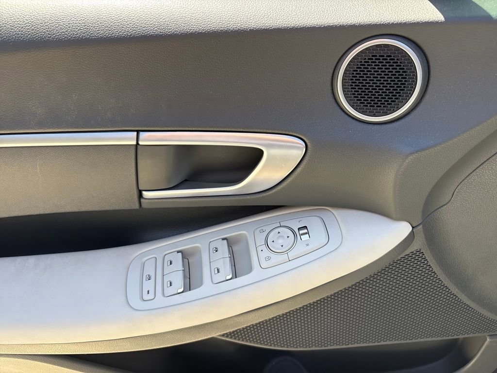 Used 2023 Hyundai Sonata SE w/ Cargo Package image 16