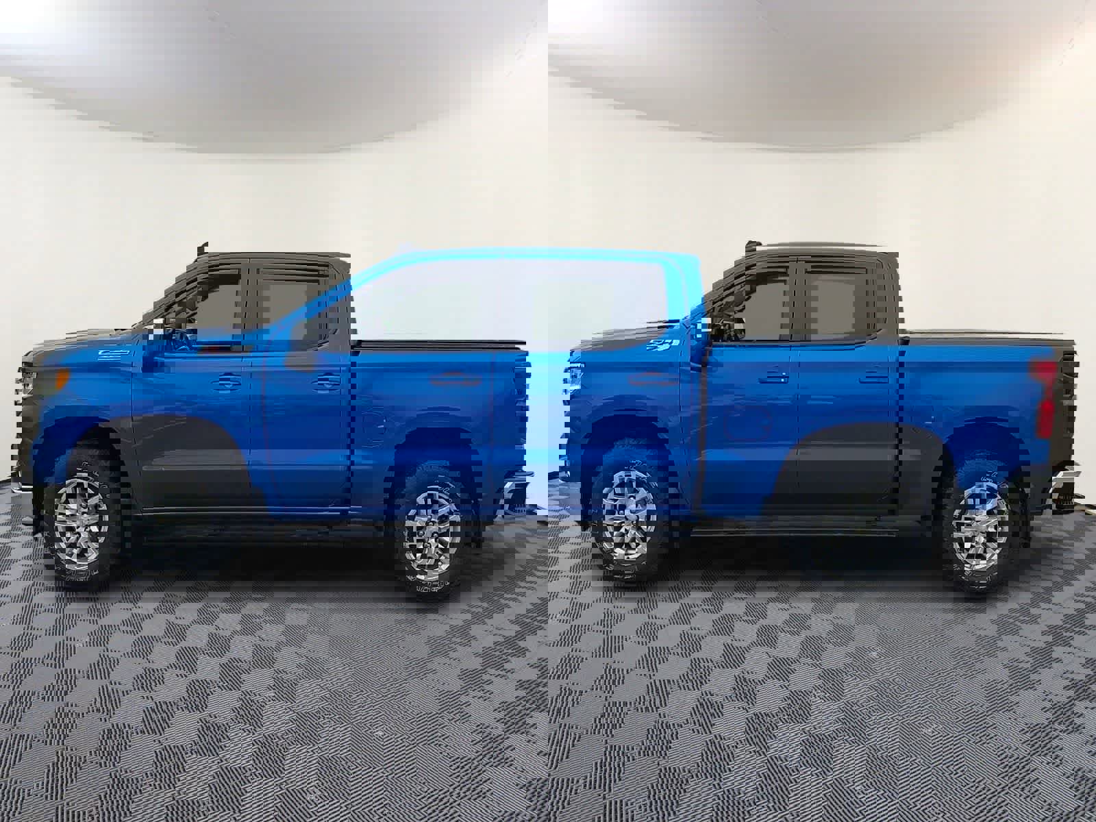 Used 2024 Chevrolet Silverado 1500 LT image 8