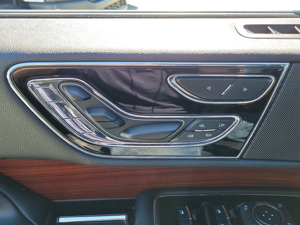 Used 2021 Lincoln Navigator Reserve image 15
