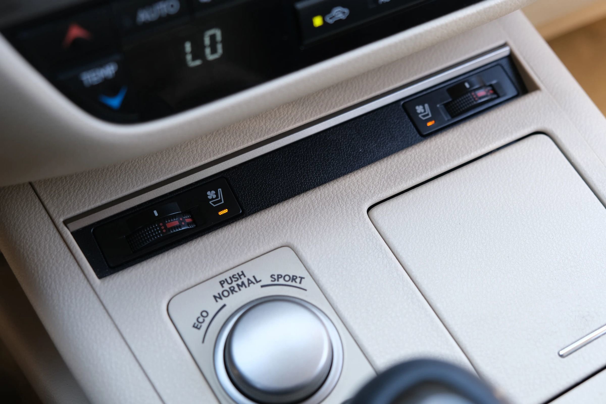 Used 2015 Lexus ES 350 w/ Premium Package FWD image 23