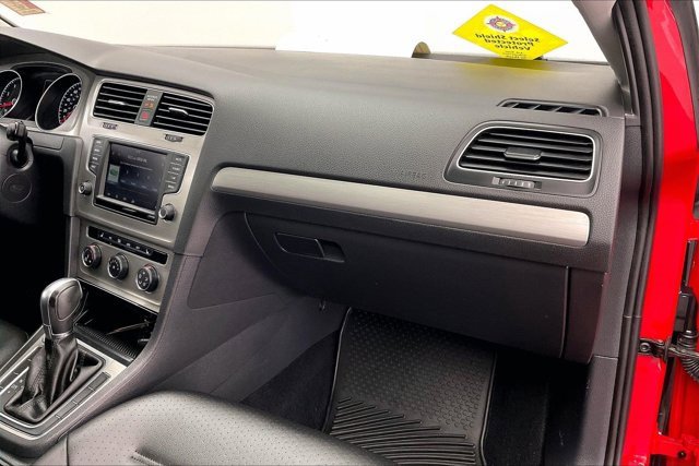 Used 2017 Volkswagen Golf SE image 16