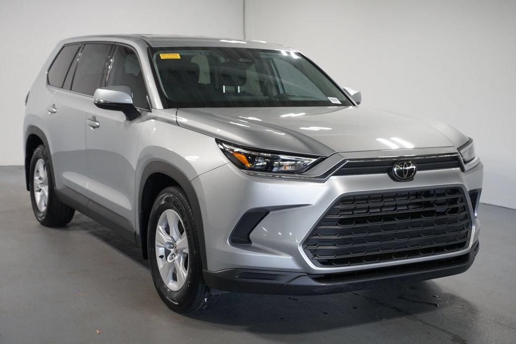 Certified 2025 Toyota Grand Highlander FWD image 3