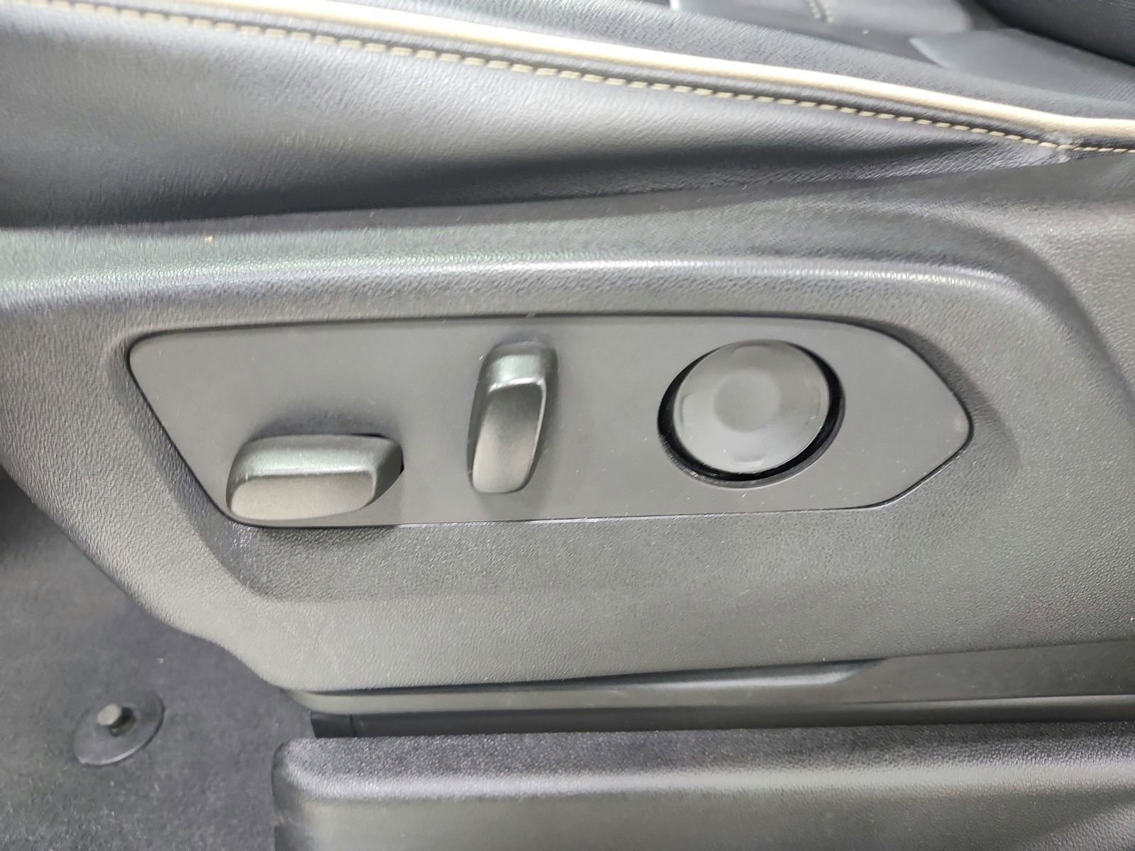 Used 2023 Chevrolet Suburban Premier image 20