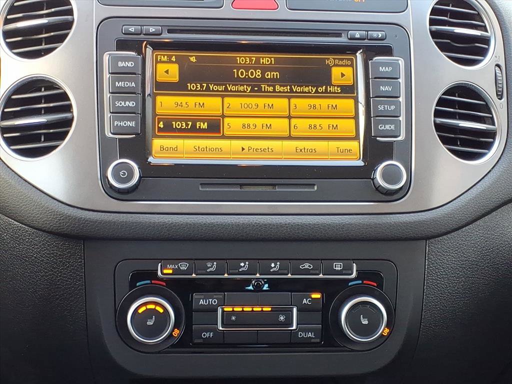 Used 2011 Volkswagen Tiguan SE image 6